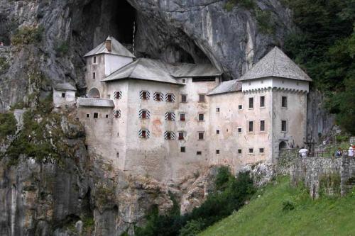 predjamski hrad2